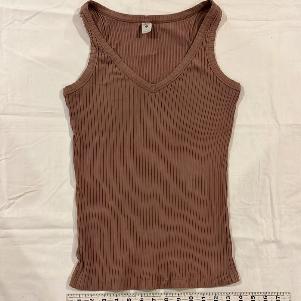 Kate Quinn Women’s Ribbed V-Neck Tank Top - Tan